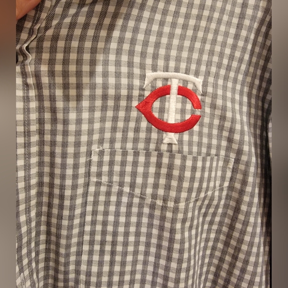 Antigua Men's dress shirt. Embroidered Minnesota Twins - Picture 3 of 14